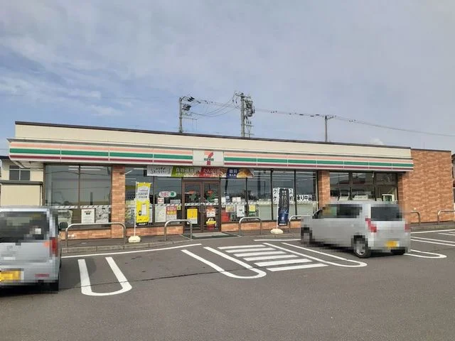 セブンイレブン苫小牧新富町店まで400m
