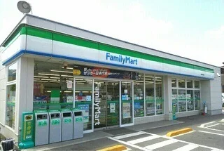 ファミリーマート鶴市明見店さんまで340m