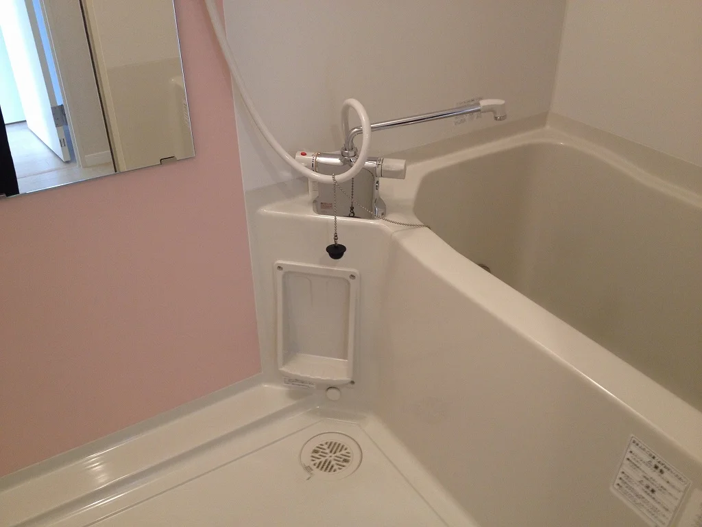 お風呂の壁部分色はお部屋ごとに異なる場合がございます。