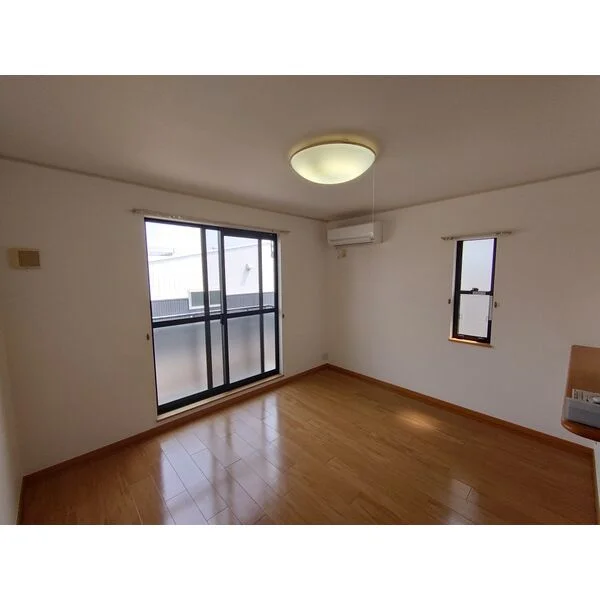 家具家電等、設置前の室内写真となります。