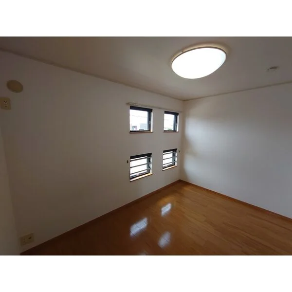 家具家電等、設置前の室内写真となります。