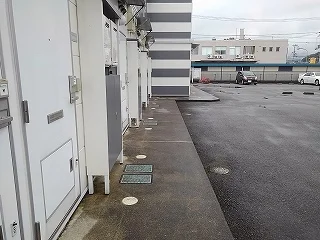 玄関前