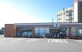 セブンイレブン松阪荒木町店まで500m