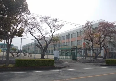 小俣小学校まで1500m