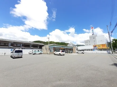 ファミリーマート 須崎緑町店まで300m