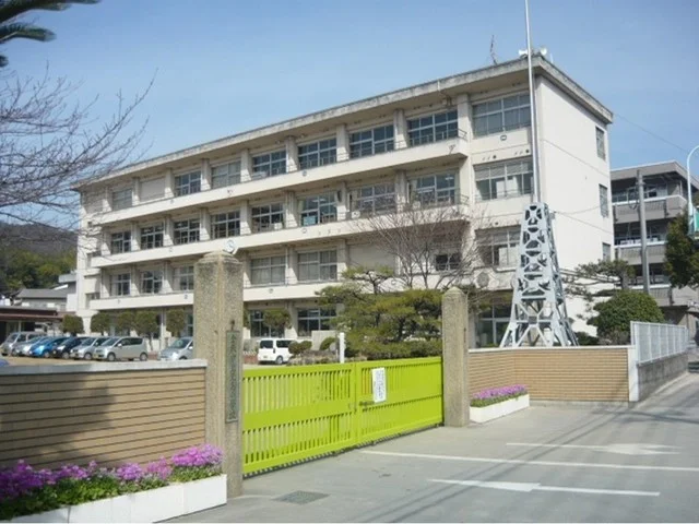 児島小学校まで1600m