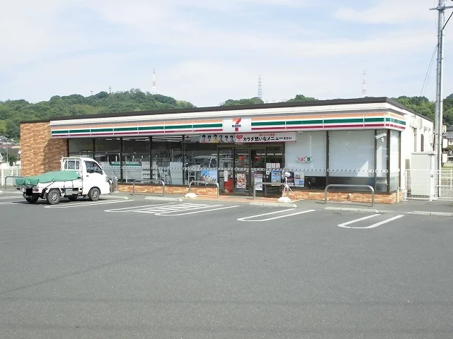 セブンイレブン坪生町店まで1000m