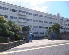 落合中学校まで1100m