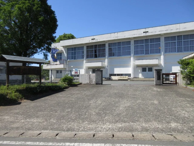 六栄小学校まで1960m