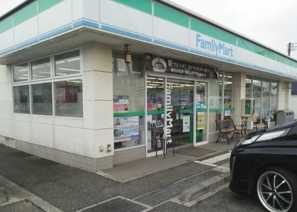 ファミリーマートまで300m