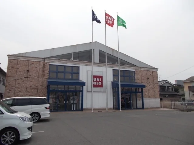 ユニクロ新涯店まで700m