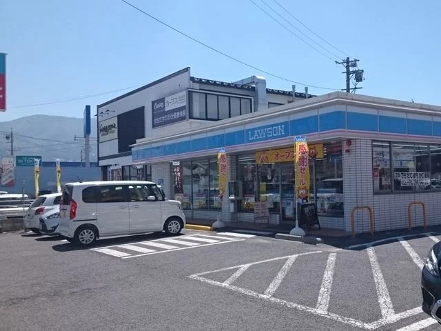 ローソン  松本芳川小屋店まで600m