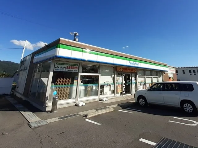 ファミリーマート伊北インター店まで1200m