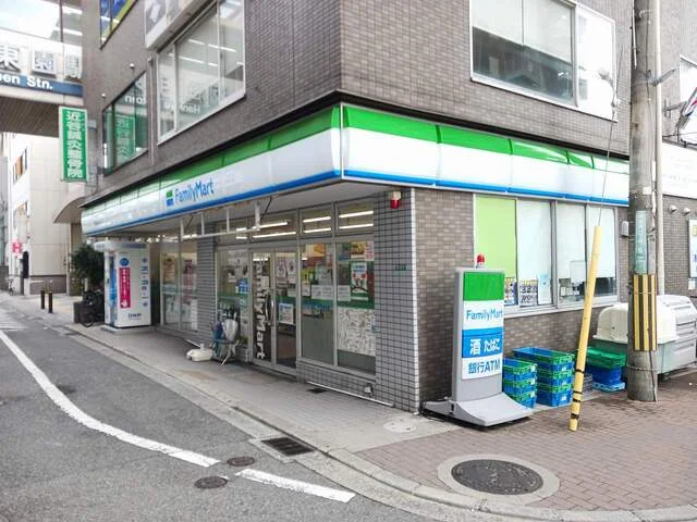 ファミリーマート甲東園駅東口店まで360m