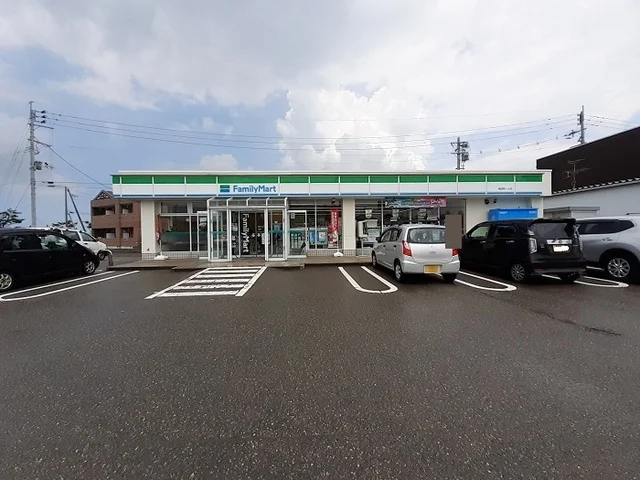 ファミリーマート横越茜ケ丘店まで400m