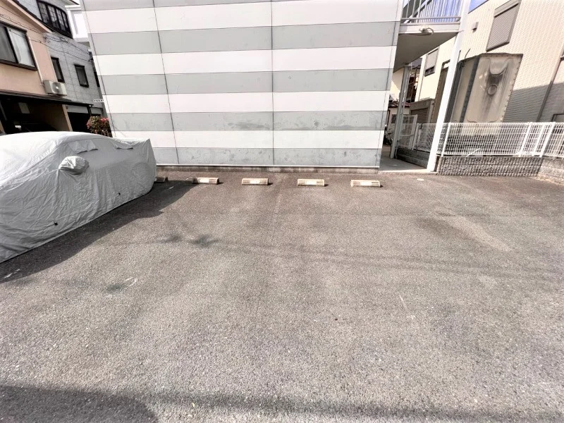 駐車場は別料金となります。
