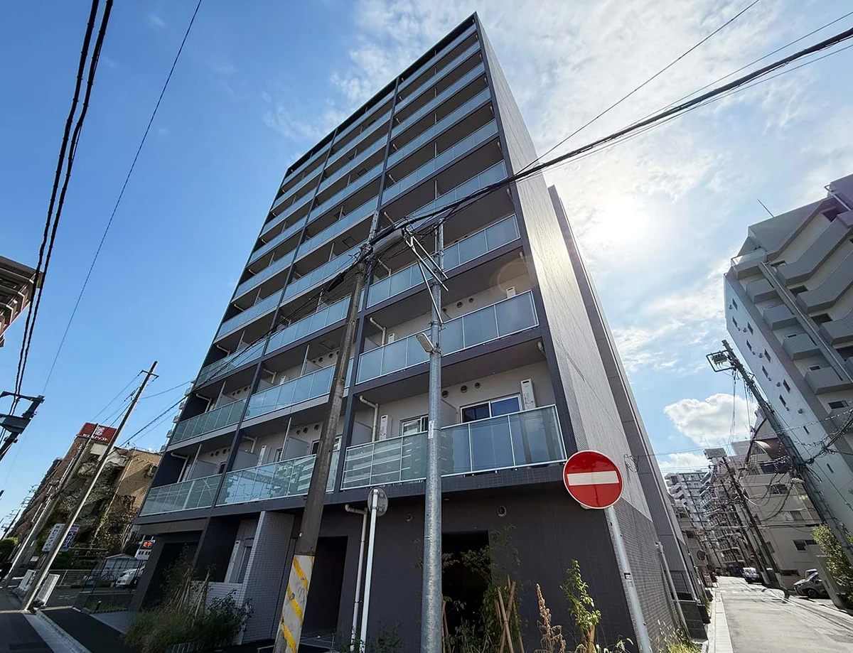 写真はお部屋のイメージです。ラグなどの室内装飾はございません。