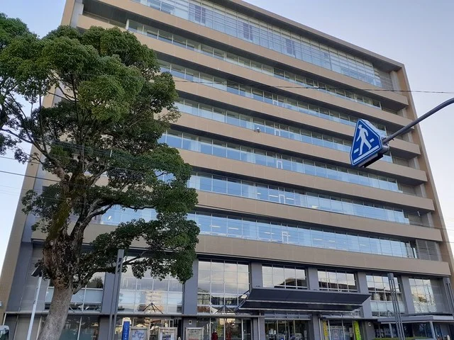 諫早市役所まで869m