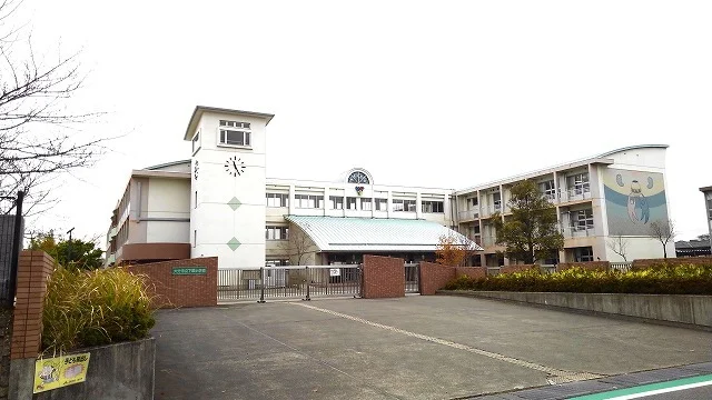 下郡小学校まで180m