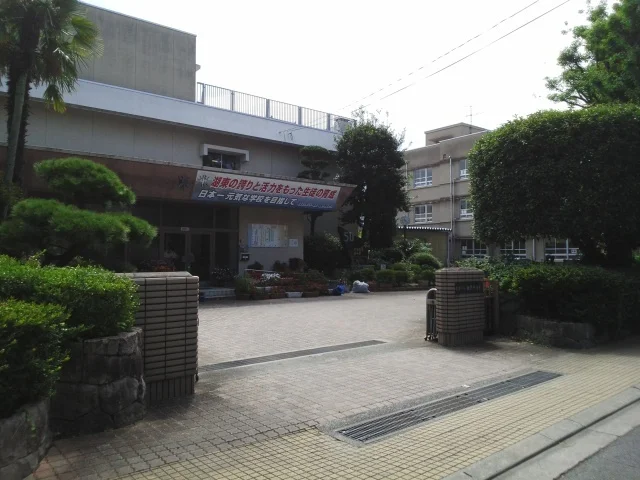 湖東中学校まで440m