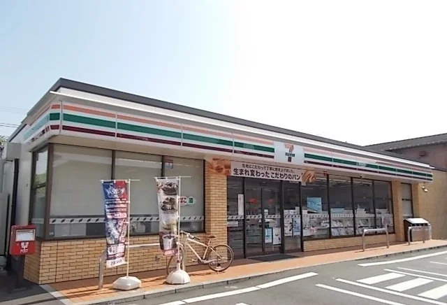 セブンイレブン鴨宮駅南店まで500m