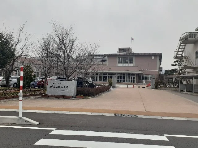 砺波北部小学校まで1500m