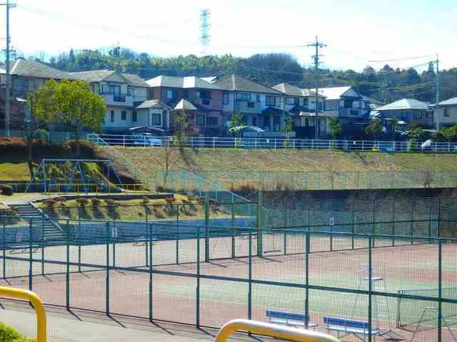 こばさか公園テニスコートまで550m