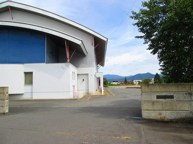 高畠町立糠野目小学校まで570m