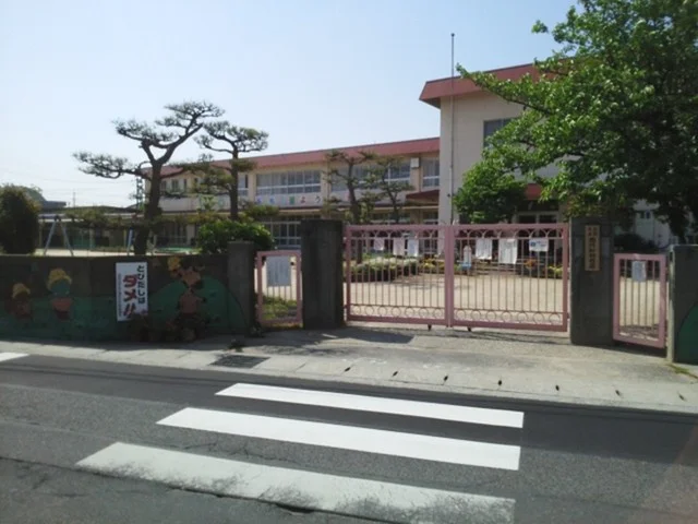 西阿知幼稚園まで1600m