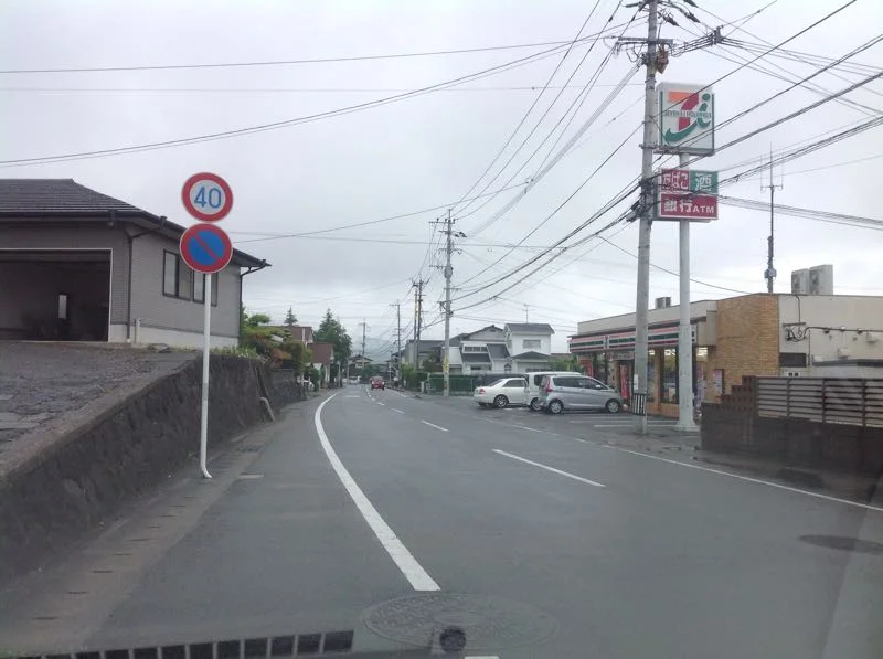 セブンイレブンまで245メートル　徒歩４分