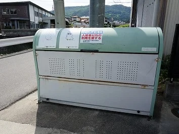 敷地内にゴミ庫が設置されておりゴミ捨てに便利です