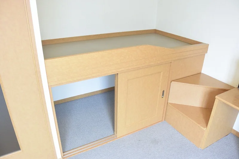 ハイベッドタイプのお部屋です!!