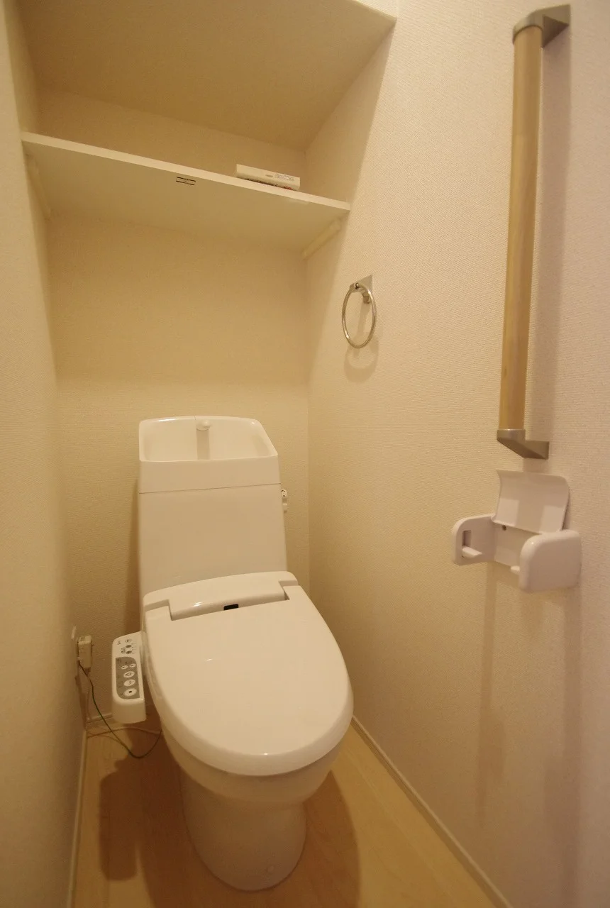 温水便座設置済み（１Ｆは手すり有）