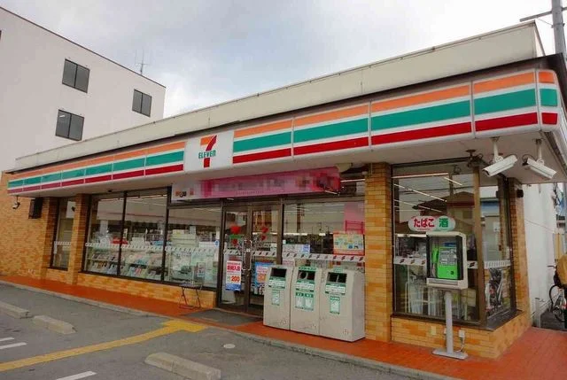 セブンイレブンＪＲ宝殿駅前店まで1600m