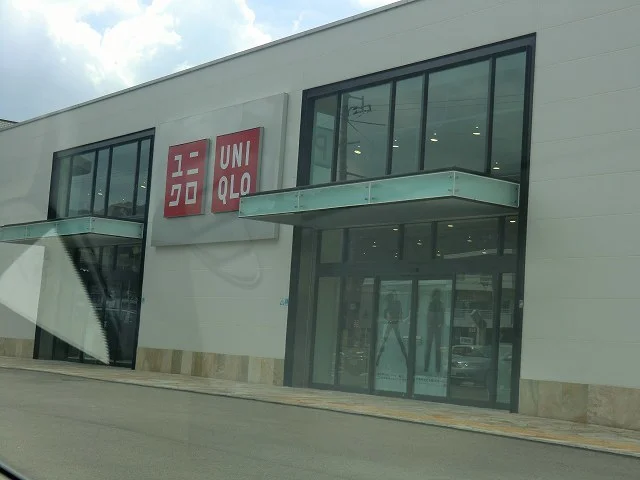 ユニクロまで900m