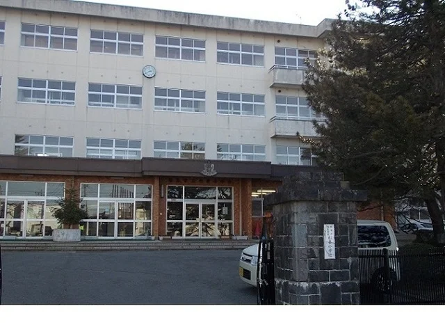 福島市立杉妻小学校まで1800m