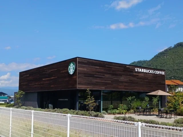 スターバックスコーヒー千曲店まで450m
