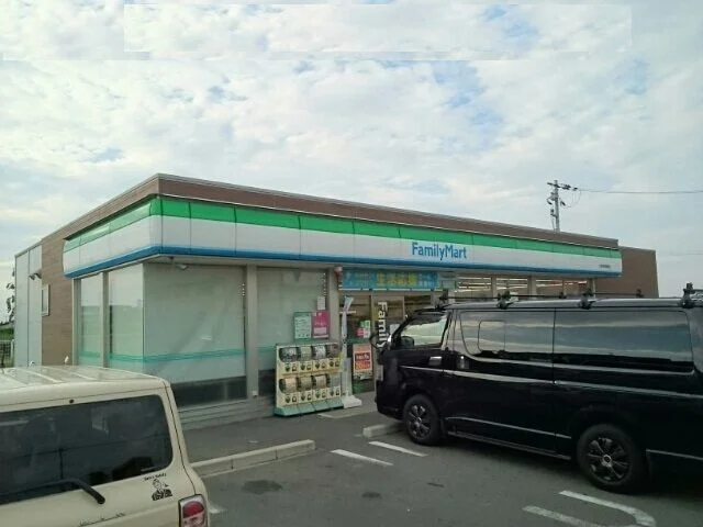 ファミリーマート様まで300m