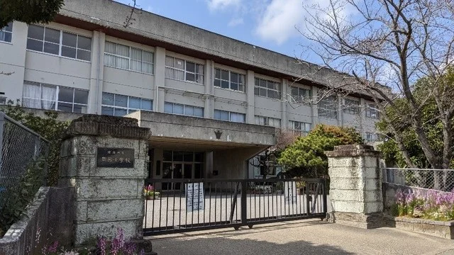 君津市立周西小学校まで700m