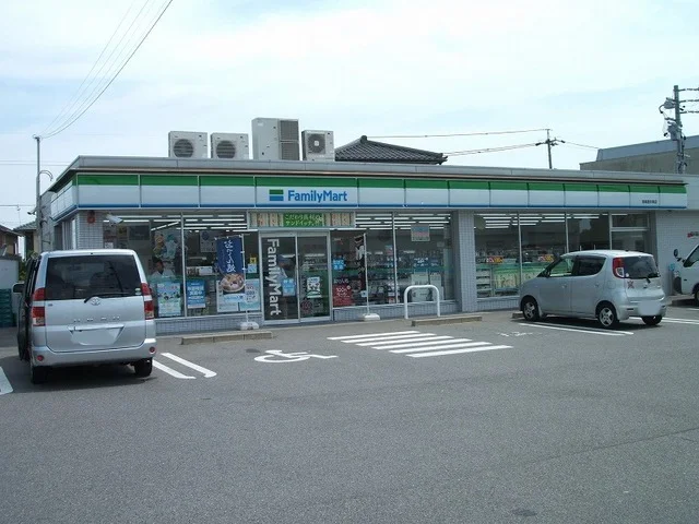 ファミリーマート西尾徳永東店まで120m