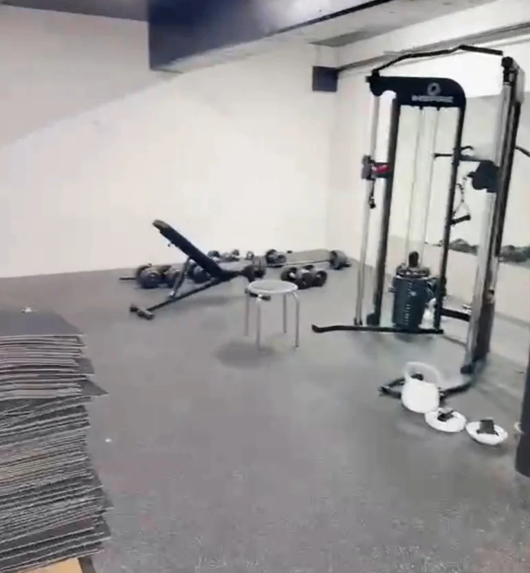 地下一階スポーツジム