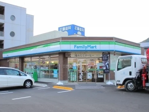 ファミリーマート三原宮浦店まで750m