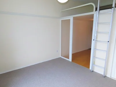 202号室は家具無のお部屋です