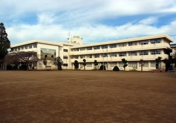 朝陽小学校まで2100m