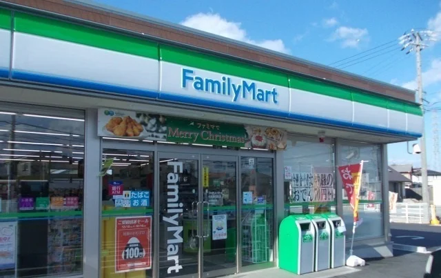 ファミリーマートまで400m