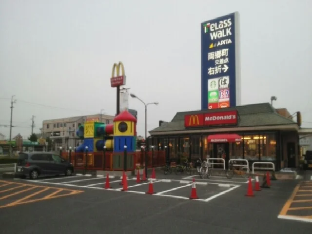 マクドナルド　テラス一宮店まで350m