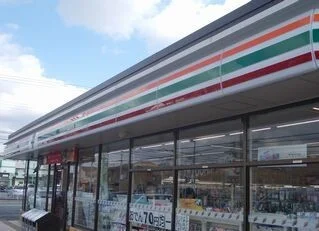 セブンイレブンまで240m