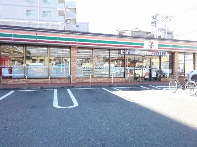 セブンイレブン博多三筑2丁目店まで85m