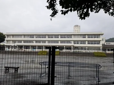 中之条町立中之条小学校まで650m