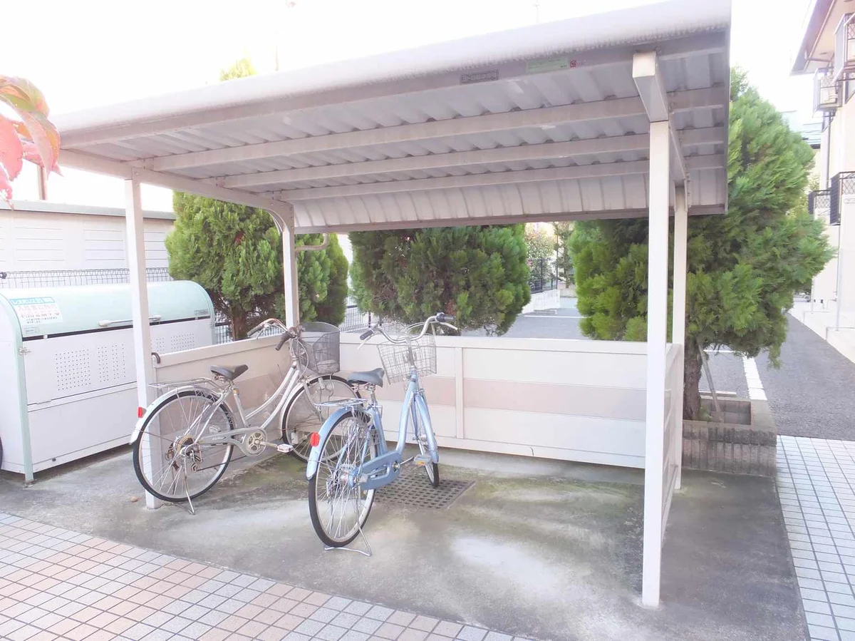 屋根付き駐輪場あり